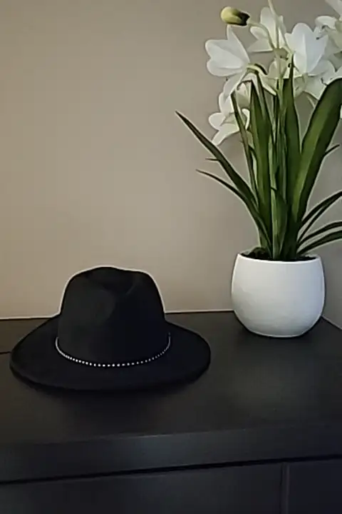 GUESS Women's Cowboy Hat (with tags) unworn628643618634271229