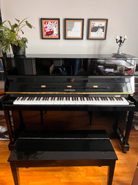 Piano droit noir Yamaha Cable-Nelson