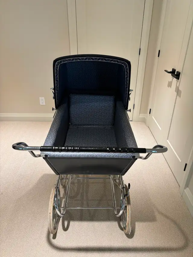 Luxurious Silver Cross Carriage65718019593602121