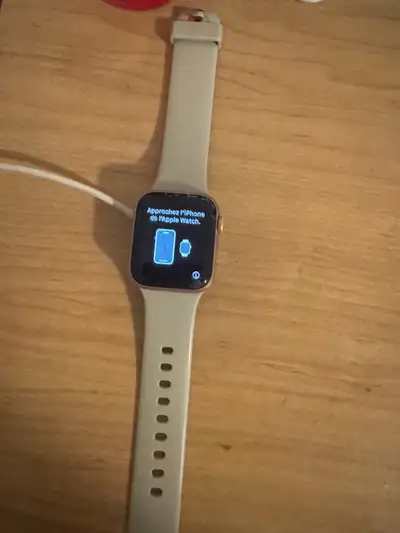 -écran fissuré, tout le reste fonctionne bien. -vient avec boîte et chargeur -cracked screen but eve...