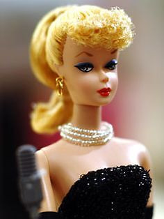 1995 Solo In the Spotlight Barbie *New In Box* Blonde in Arts & Collectibles in Quesnel - Image 2
