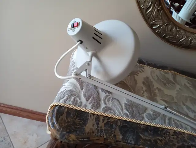 Extension reading Lamp/Light H- 40"- Like New in Indoor Lighting & Fans in Kitchener / Waterloo - Image 3