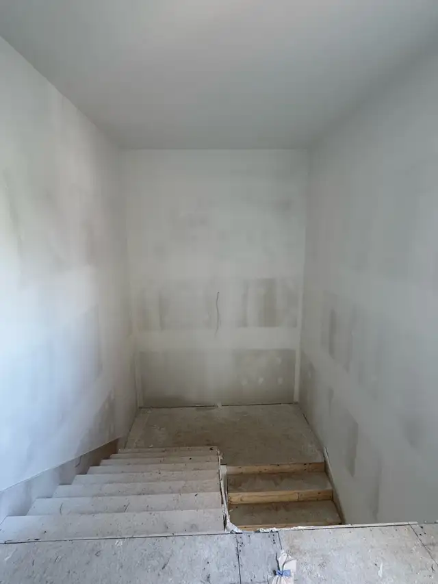 painter available64689495415553120