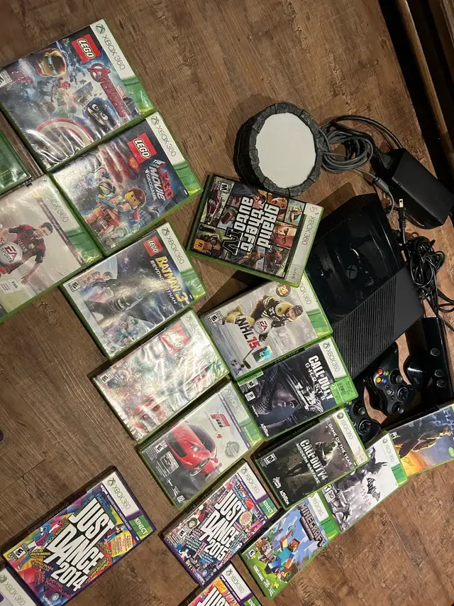 Xbox 360 complète + Kinect + 2 manettes + 23 jeux in XBOX 360 in Laval / North Shore - Image 4