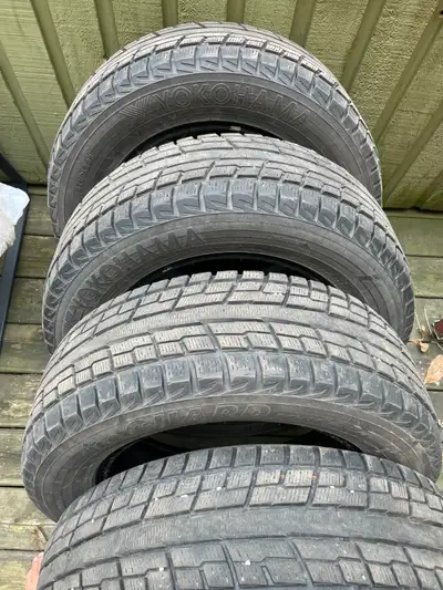 Yokohama Ice Guard 235/65R17 108T IG51 Tres bonne condition / In great condition Vendue ensemble / s...