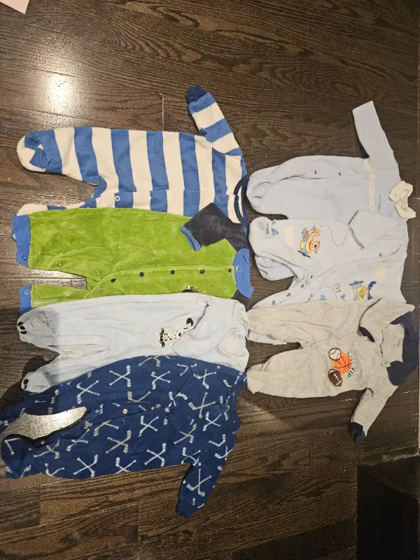 Baby fleece sleepers lot (size 0-3 months) in Clothing - 0-3 Months in Markham / York Region - Image 2