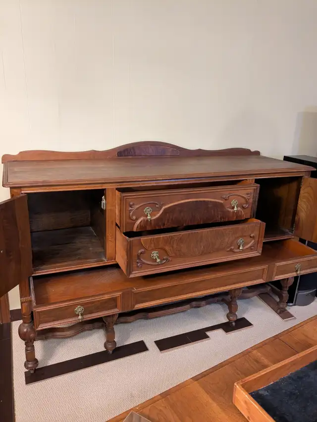 Dining Rm Set - Krug Brothers circa 1890 - 1920 in Dining Tables & Sets in Hamilton - Image 9