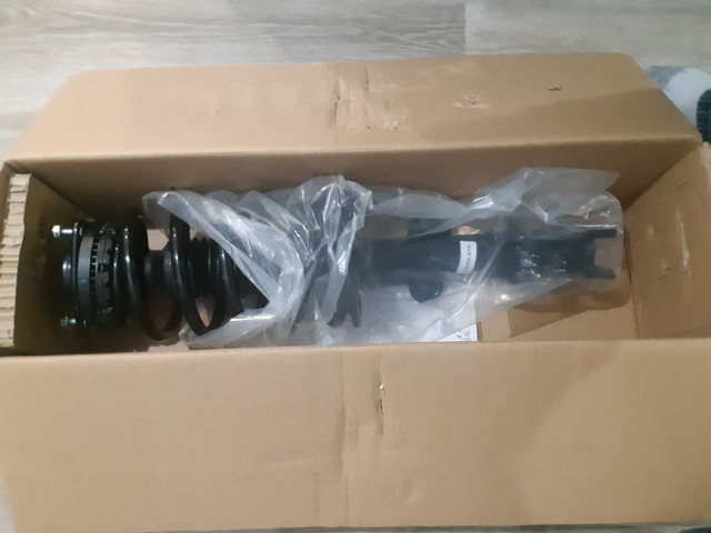 Complete strut assembly in Other Parts & Accessories in Norfolk County - Image 3