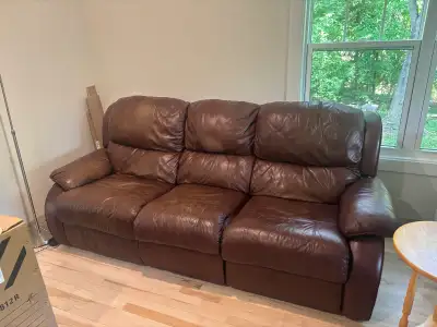 Quality leather 3 seats reclining couch. Manual mechanism. Normal wear between the seat cushions but...
