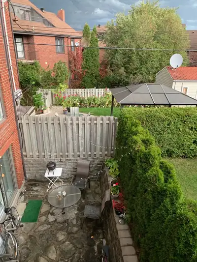 CONDO avec TERRASSE, 2 ch, rue en impasse, Chauffé, Éclairé