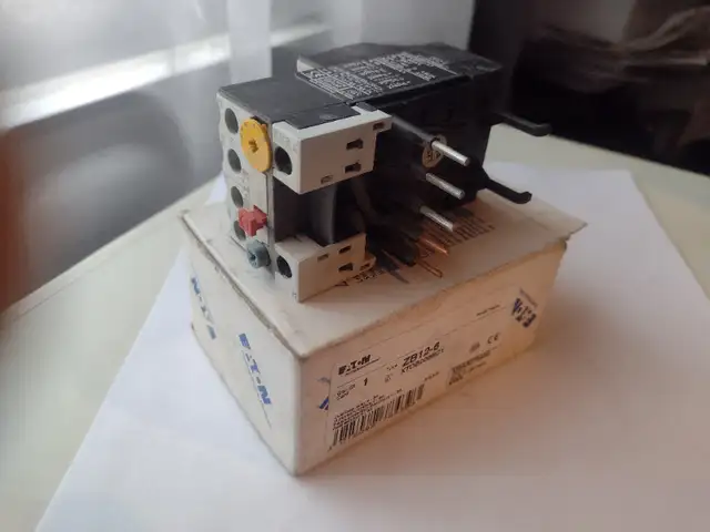 EATON MOELLER ZB12-6 OVERLOAD RELAY  4-6A 1NO+1NC DILM7-DILM12 in General Electronics in Laval / North Shore - Image 3