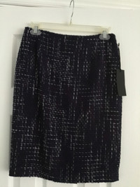 Beautiful multi coloured (dark blue) tweed textured skirt size 4