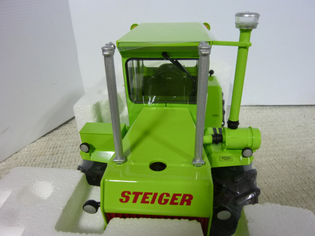 1/16 STEIGER WILDCAT Farm Toy Tractor in Toys & Games in Regina - Image 4