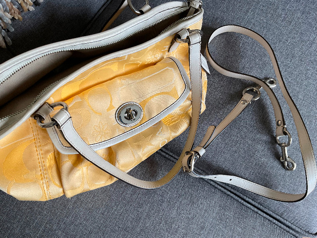 Coach purse in Women's - Bags & Wallets in Charlottetown - Image 4