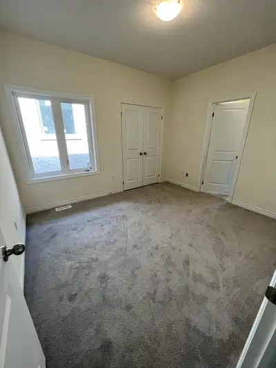 Upstairs Room For Rent-Brampton