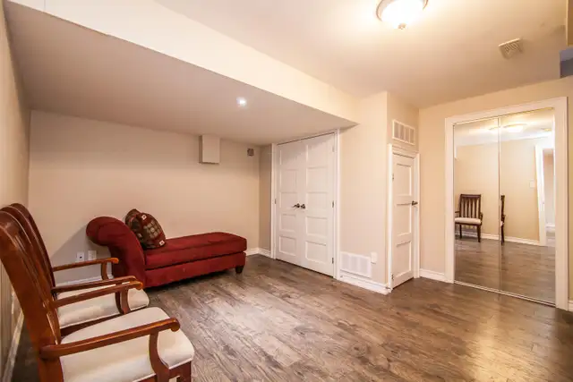 $1750 – 2-Bedroom Legal Basement with Separate Entrance63395520011265124