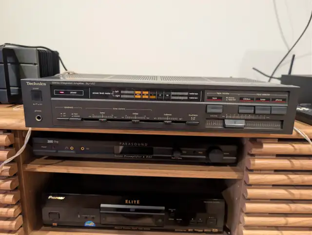 Technics SU V57 Integrated Amplifier in Stereo Systems & Home Theatre in City of Toronto - Image 2