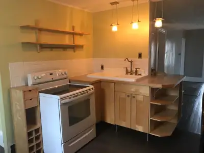 House for rent, 2-bedroom, 1-bathroom home, this location situated in a quiet, friendly neighborhood...