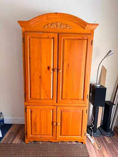 Buffet en pin à vendre, View more