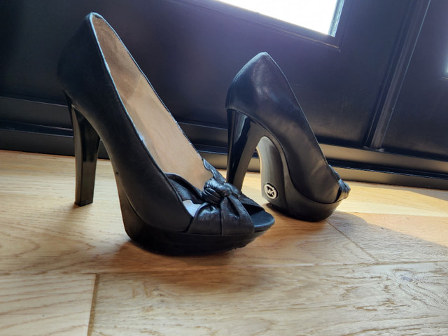 Beautiful Michael Kors black leather Heels sz. 8 in Women's - Shoes in Strathcona County - Image 3