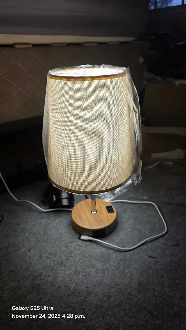 Table Lamp in Indoor Lighting & Fans in Mississauga / Peel Region - Image 2