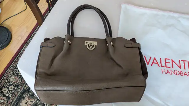Valentino Brown Garavani Leather Bag. New Condition. Mint. in Women's - Bags & Wallets in Mississauga / Peel Region - Image 3