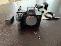 Sony Alpha a7 IV Body Only  half cage smallrig  2 batteries
