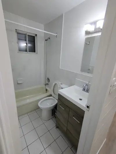 Bathurst Dundas one bedroom long term rent Available July 1st one bedroom on main floor shared bathr...