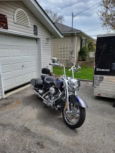 Beautiful example of CVO paint scheme there is ghost flames in the silver. Mustang seat, 14 in bars...