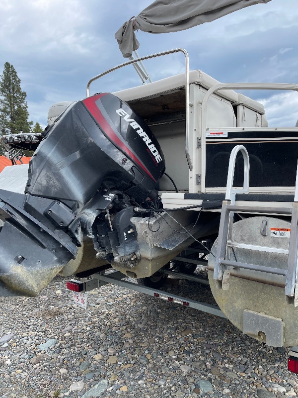 24 foot Pontoon Boat with new 115 evinrude motor Powerboats