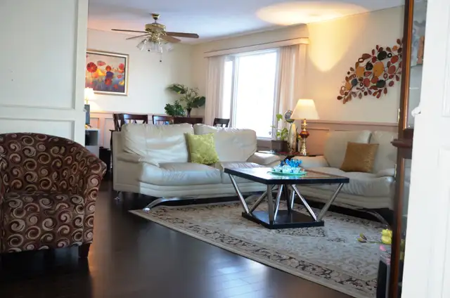 3 bedroom house (main level) - Nice & Clean - 2 min to C-Train