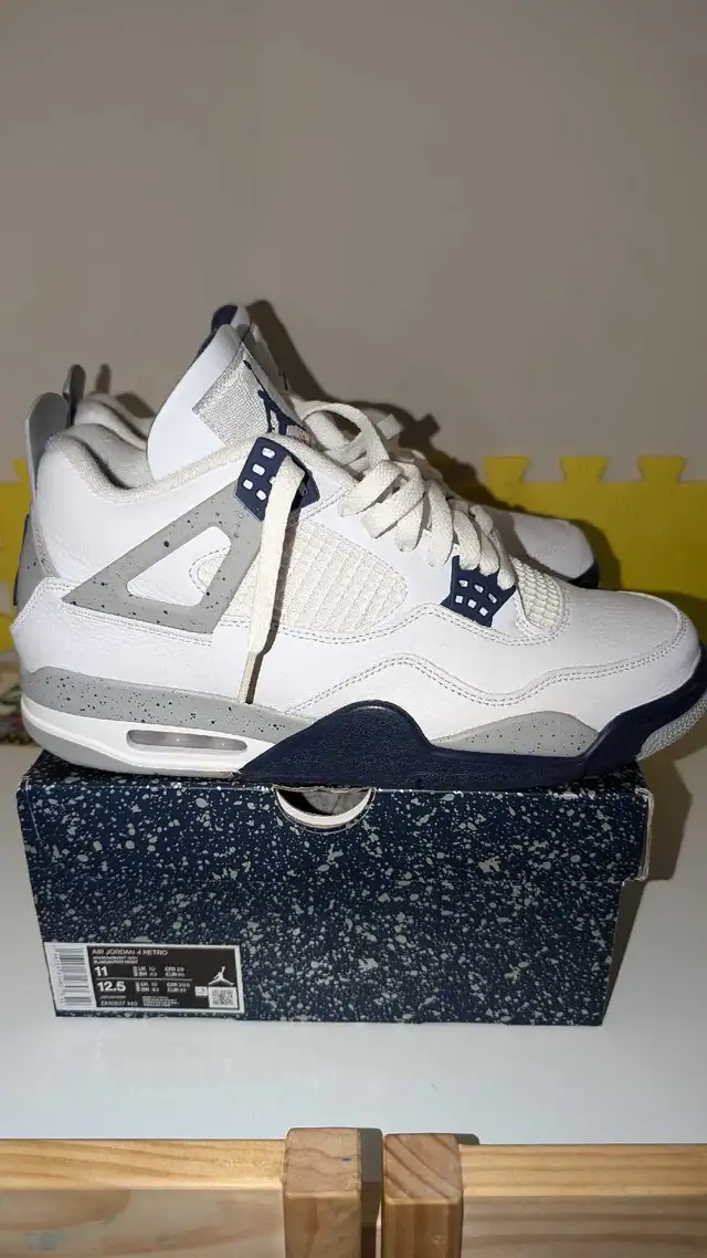 Air Jordan 4 midnight Navy in Men's Shoes in City of Toronto - Image 4