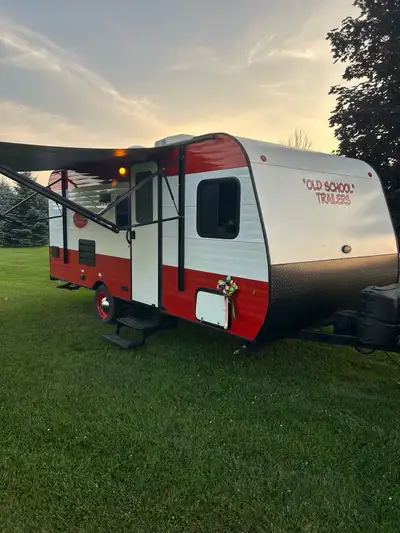 2022 “Old School Trailer” model 821, awesome retro look with all the new functionality, 2 bunks, fro...