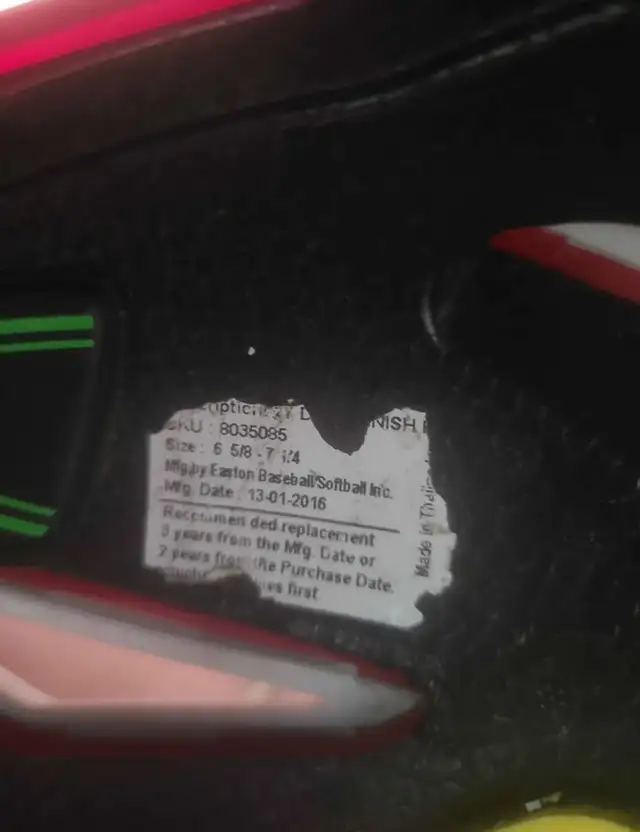 Baseball equipment package (bag, helmet, gloves, pants, bat) in Baseball & Softball in City of Toronto - Image 7