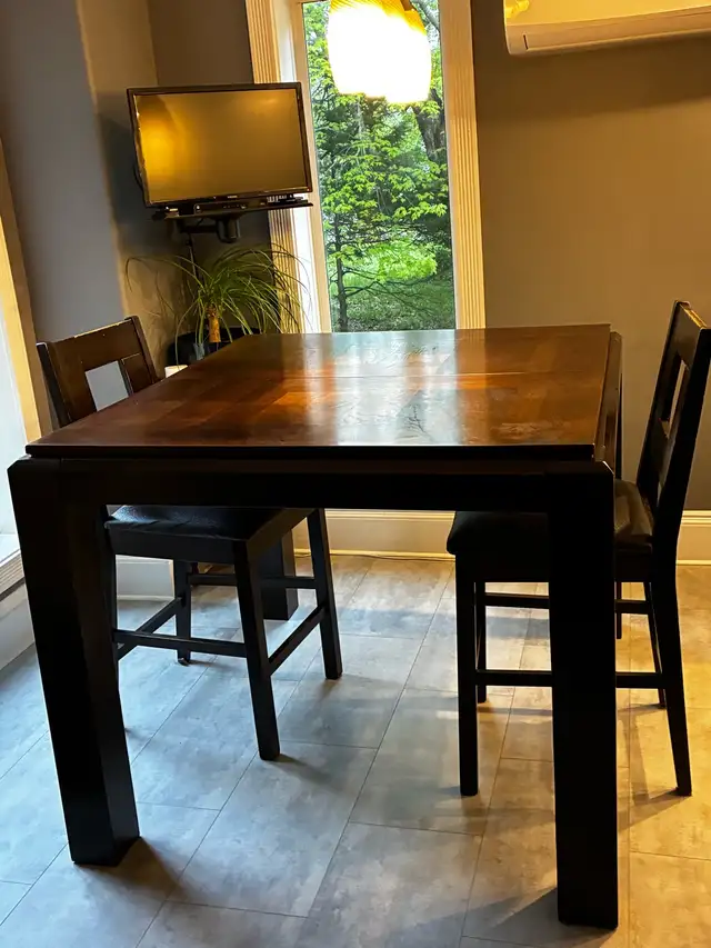 Pub Height Table & 6 Chairs in Dining Tables & Sets in Bridgewater - Image 4