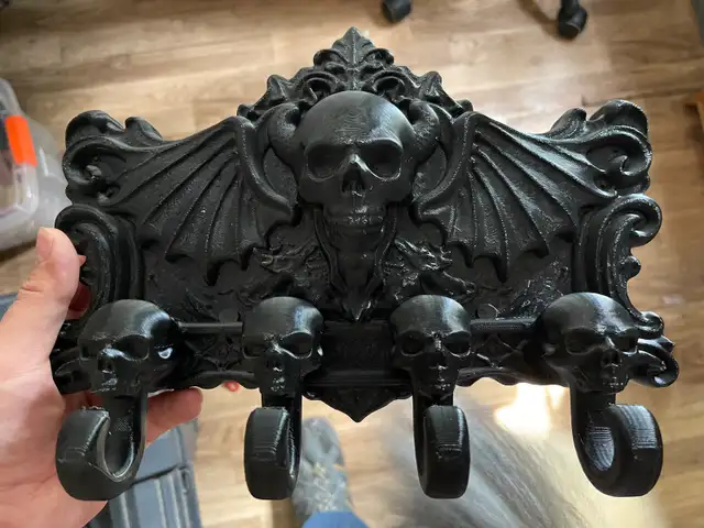 Skull key /hat/dog leash holder etc brand new 24$