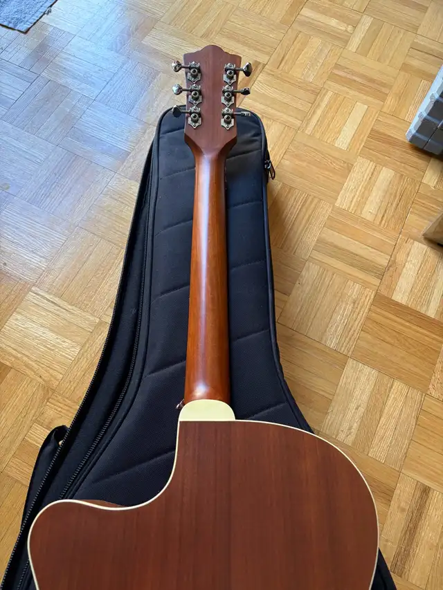Guild OM240CE acoustic electric guitar  in Guitars in Markham / York Region - Image 10