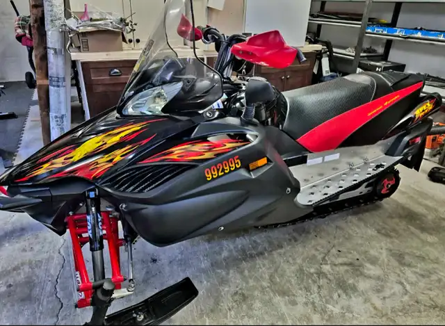 YAMAHA APEX RTX in Snowmobiles in Barrie - Image 2