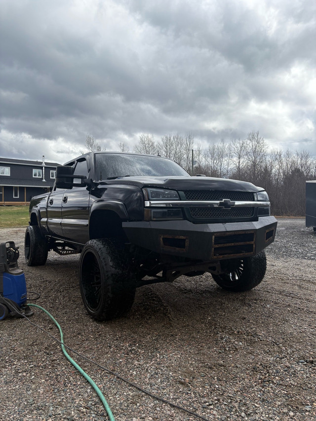 2006 lbz 2500 hd crew cab in Cars & Trucks in Sudbury - Image 2