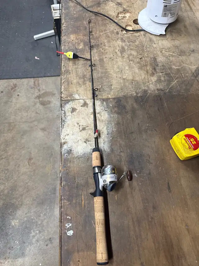 fishing rod and reel in Fishing, Camping & Outdoors in Hamilton - Image 2