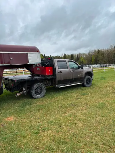 2008 GMC 2500 with Duramax. 4x4. 1 owner, 294000km. Leather, sunroof, dvd. Interior is still pretty...