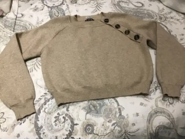 Teen girls clothing size Small in Kids & Youth in Barrie - Image 4