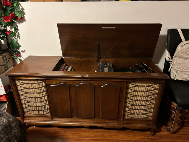 deilcraft record cabinet in Stereo Systems & Home Theatre in Edmonton - Image 2