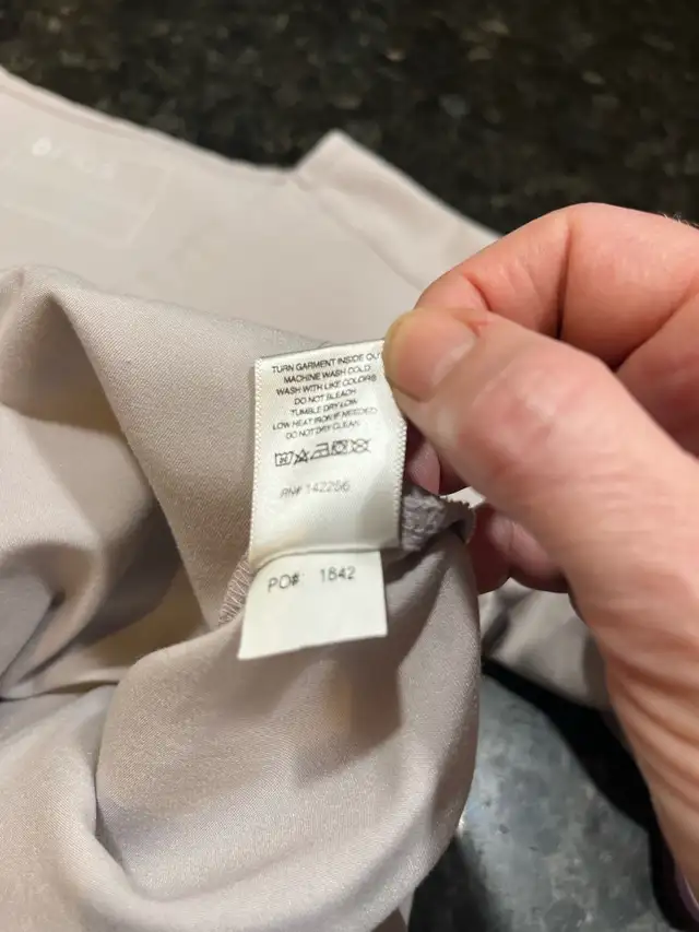 Figs Slate Casma Scrub top sz L in Women's - Tops & Outerwear in Red Deer - Image 4