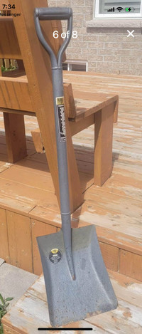 Heavy duty metal shovel with D-handle 