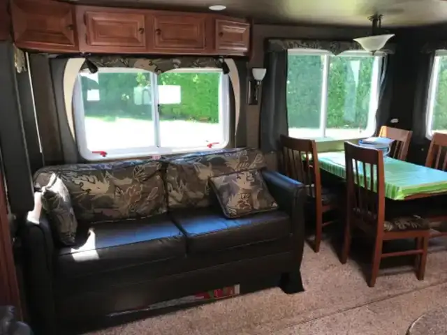 Artic Fox 5th wheel RV in Travel Trailers & Campers in Comox / Courtenay / Cumberland - Image 10