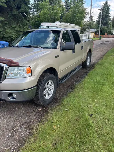 2008 ford F-150 xlt super cab. 4x4 Great truck! Power windows and seats, AC, back window tints, exce...