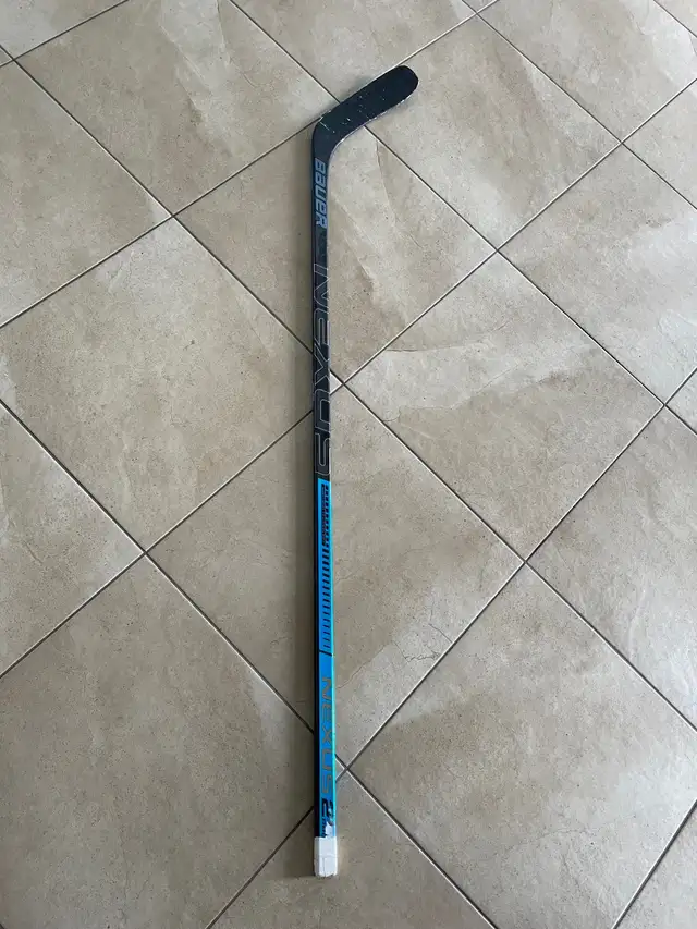 Bauer 2N Pro intermediate hockey stick Right P88 55 flex in Hockey in Oakville / Halton Region - Image 2