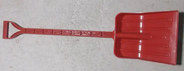 For Sale: Child's Snow Shovel in Outdoor Tools & Storage in Thunder Bay - Image 2