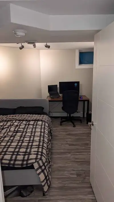 Private Room Near Downtown Halifax – All Utilities Included Private bedroom available in a clean 3-b...